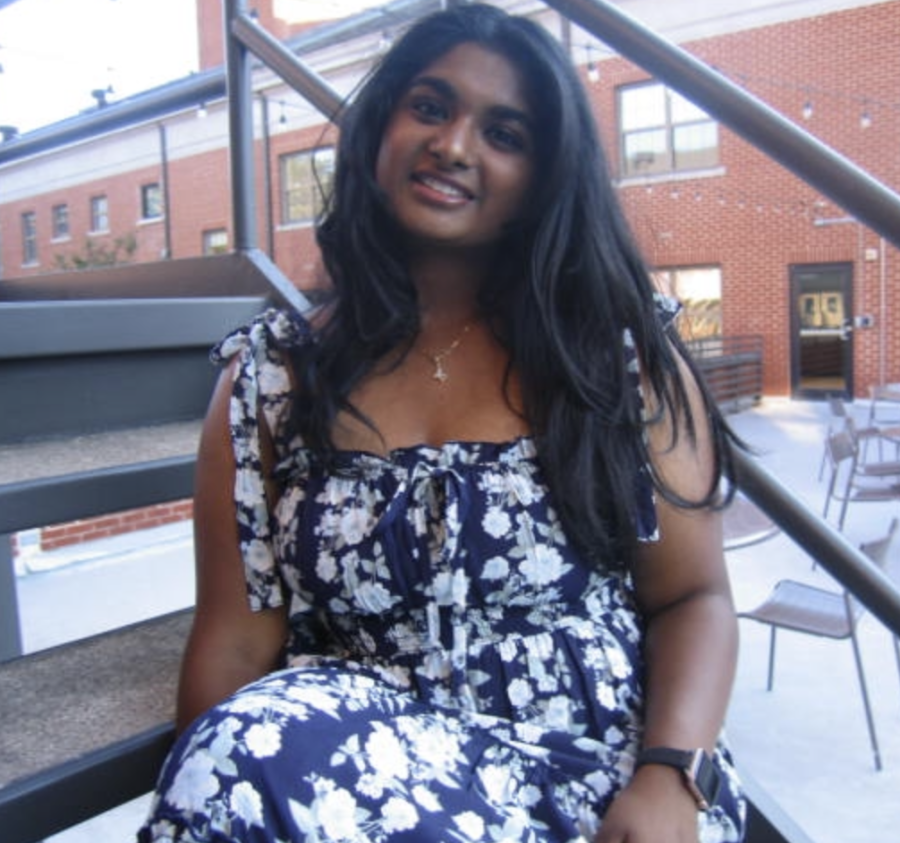 Riya Headshot