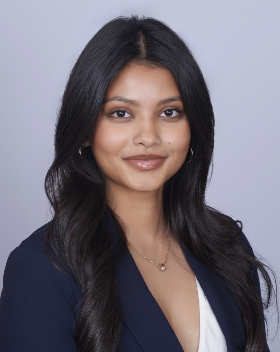Saanvi Headshot
